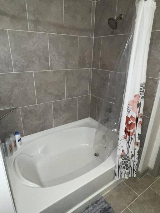 Downtown Living 1Br W/ Free Parking Garage Lägenhet Houston Exteriör bild