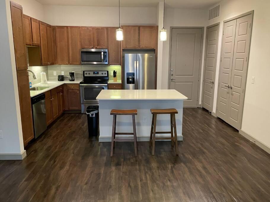Downtown Living 1Br W/ Free Parking Garage Lägenhet Houston Exteriör bild