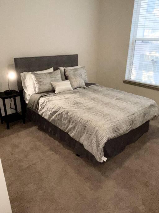 Downtown Living 1Br W/ Free Parking Garage Lägenhet Houston Exteriör bild